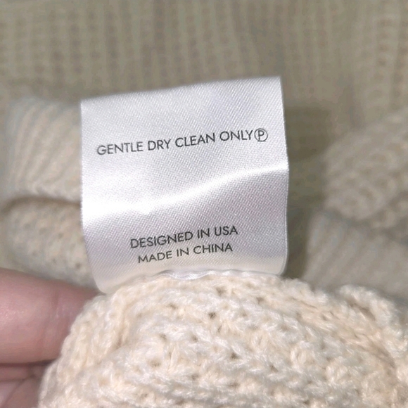 By Egreis SweatColor: Cream, 100% Acrylic Scoop CUT-OUT Neck, Size M - Picture 10 of 11